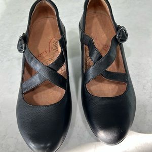 Taos Black Leather Shoes Crisscross Straps